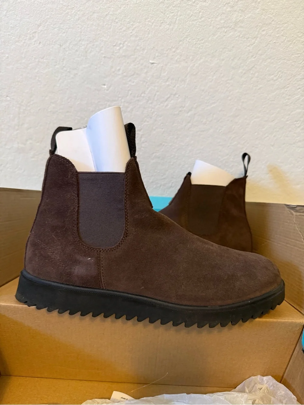 Reef Men's Brown Suede Chukka Boots with Black Sole